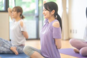 磐田市の探偵の不倫調査】ヨガ教室に通い始めた妻に不倫の気配が……