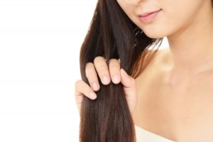 【磐田市の探偵の不倫・浮気調査】車の助手席にあった長い髪の毛は誰のもの？