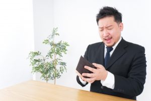 【袋井市の探偵の不倫・浮気調査】人の小遣いを減らしておいて自分は不倫か！