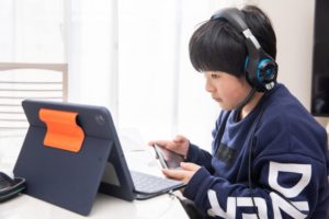 小中学生のお子様がいるご家庭では「ネッ友」との付き合いに注意！