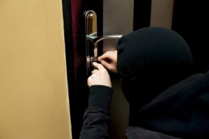 【沼津市の探偵の盗聴器発見調査】ストーカーが盗聴器を仕掛けたかも！？　依頼者の不安を解消せよ