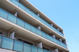 【熱海市の探偵の不倫・浮気調査】ご近所で噂に！　夫が同じマンションに住む女性と不倫